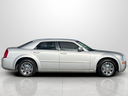 Used 2005 Chrysler 300 Touring image 3