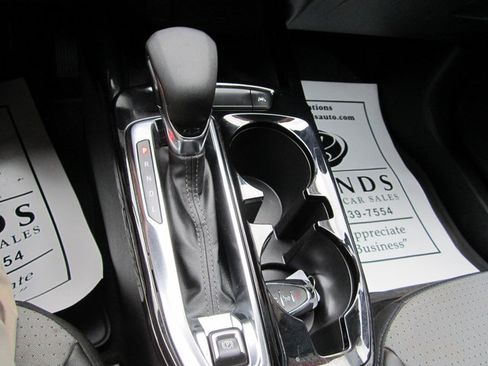Used 2025 Chevrolet Trax LT w/ Sunroof Package FWD image 21