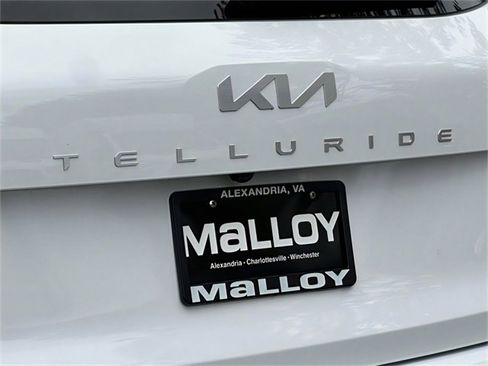 Used 2023 Kia Telluride EX w/ EX Captain's Chair Package image 7