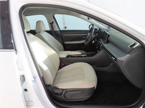 Used 2025 Hyundai Sonata SEL FWD image 33