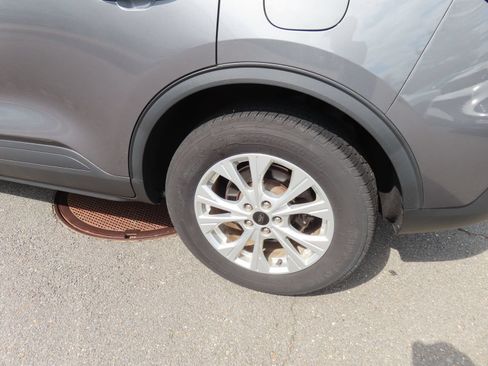 Used 2023 Ford Escape Active w/ Tech Pack #1 AWD/4WD image 11