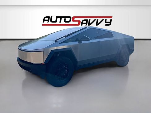 Used 2025 Tesla Cybertruck AWD Crew Cab image 3