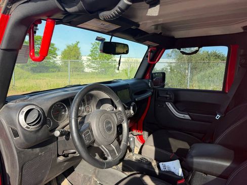 Used 2017 Jeep Wrangler Unlimited Sahara AWD/4WD image 12