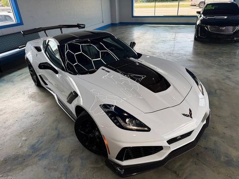 Used 2019 Chevrolet Corvette ZR1 RWD image 11