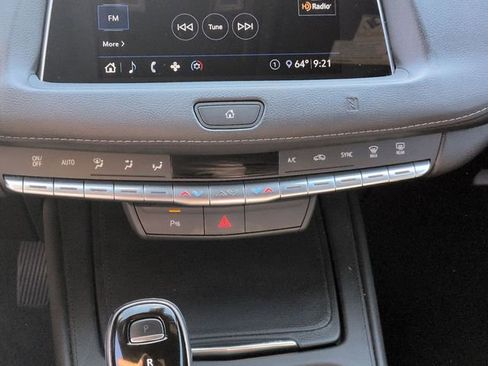 Used 2020 Cadillac XT4 Premium Luxury AWD/4WD image 23
