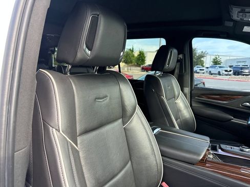 Used 2021 Cadillac Escalade Premium Luxury RWD image 40