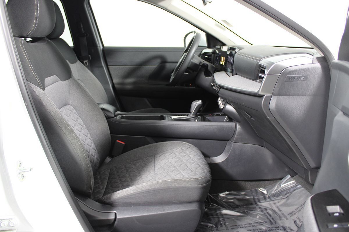 Used 2025 Nissan Kicks SV FWD image 8
