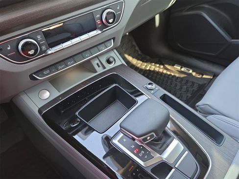 Certified 2024 Audi Q5 2.0T Premium w/ Convenience Package image 22