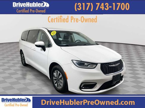 Used 2023 Chrysler Pacifica Touring-L image 1