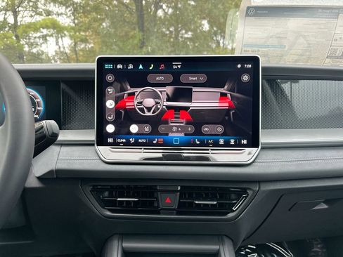 New 2025 Volkswagen Tiguan SE image 44