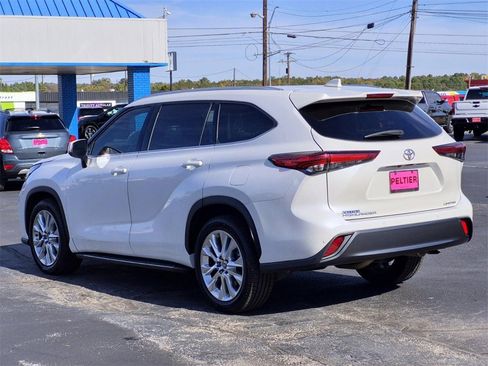Used 2020 Toyota Highlander Limited image 4