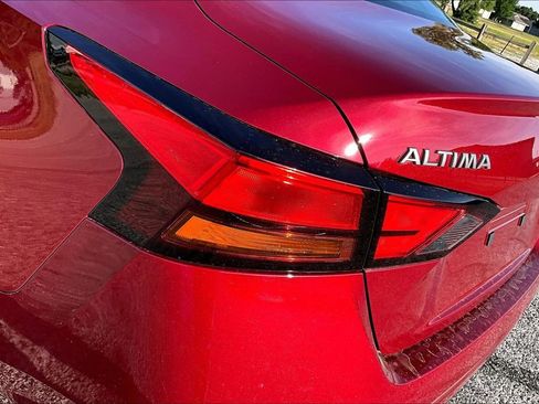 Used 2025 Nissan Altima 2.5 SV FWD image 26