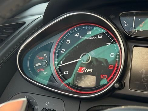 Used 2014 Audi R8 V10 w/ Full Leather Package image 69