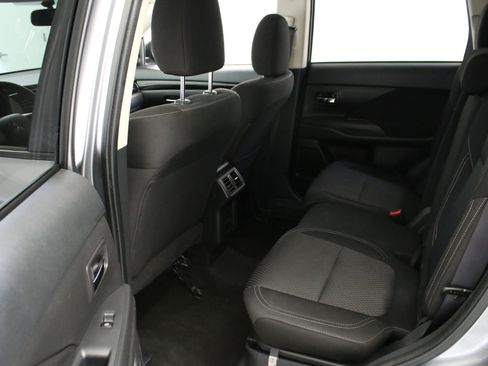 Used 2020 Mitsubishi Outlander ES AWD/4WD image 21