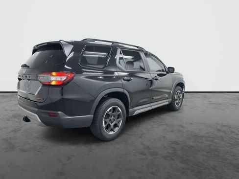 Used 2024 Honda Pilot TrailSport image 4