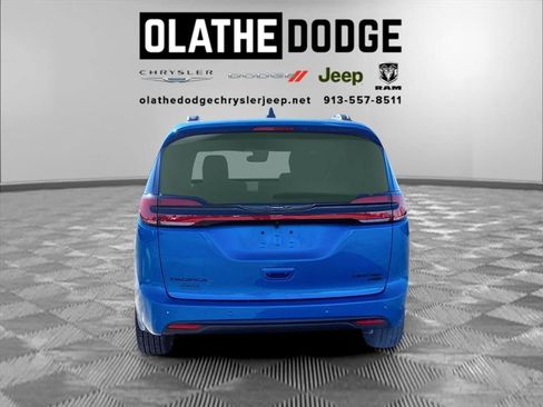 New 2026 Chrysler Pacifica Limited image 26