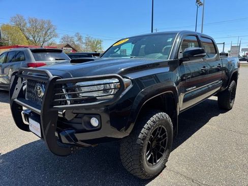 Used 2019 Toyota Tacoma TRD Sport AWD/4WD image 3