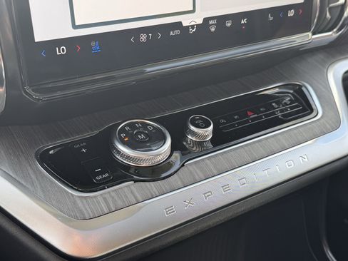 New 2026 Ford Expedition Max Platinum image 19