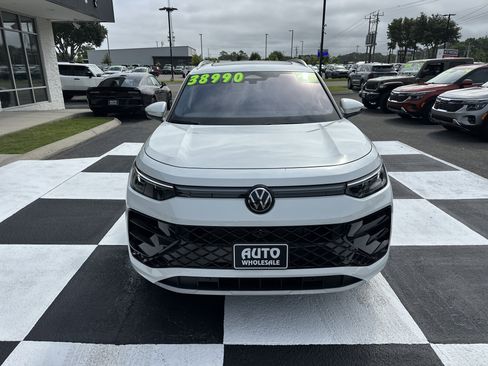 Used 2026 Volkswagen Tiguan SEL R-Line AWD/4WD image 2