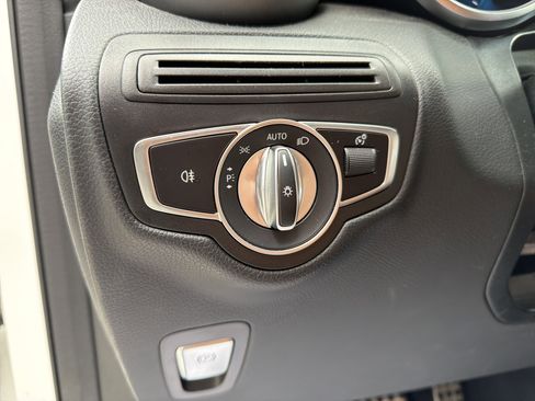 Used 2020 Mercedes-Benz GLC 300 image 11