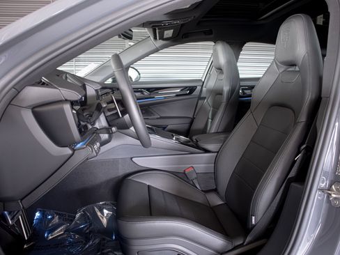 New 2026 Porsche Panamera RWD image 5
