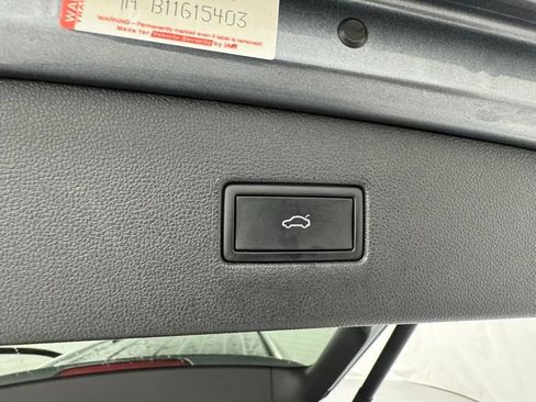 Used 2024 Volkswagen Tiguan SE AWD/4WD image 16