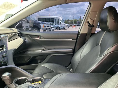 Used 2022 Toyota Camry XSE image 10
