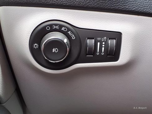 Used 2018 Jeep Compass Limited w/ Navigation Group AWD/4WD image 14