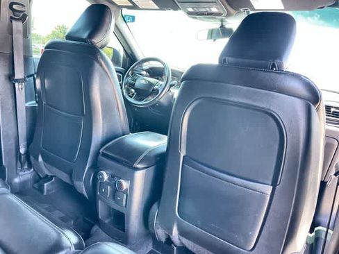Used 2020 Ford Explorer XLT w/ Equipment Group 202A RWD image 13