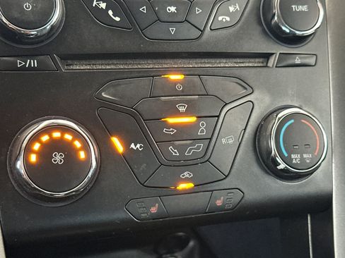 Used 2017 Ford Fusion SE FWD image 19