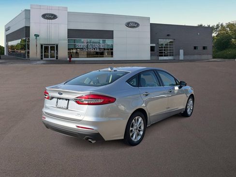 Used 2020 Ford Fusion SE FWD image 9