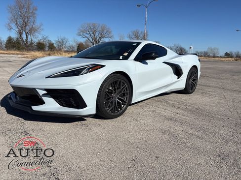 Used 2022 Chevrolet Corvette Stingray Coupe w/ Z51 Performance Package image 2