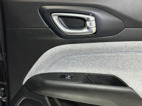 Used 2022 Jeep Compass Latitude image 34