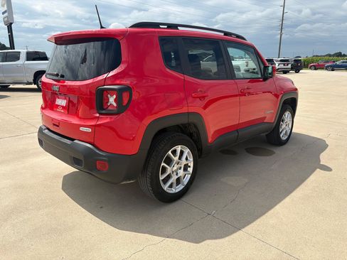 Used 2019 Jeep Renegade Latitude AWD/4WD image 6