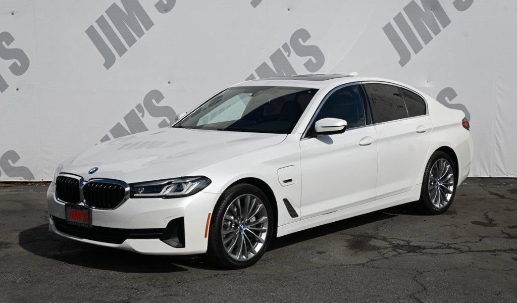 Used 2023 BMW 530e w/ Convenience Package RWD image 1