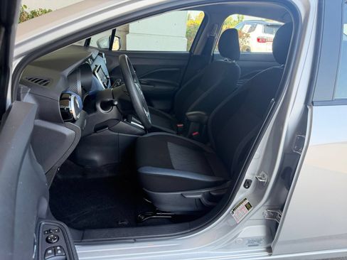 Used 2025 Nissan Versa SV FWD image 36