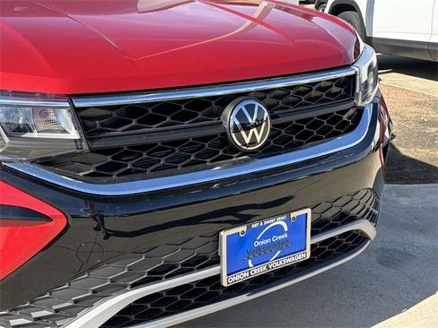 New 2024 Volkswagen Taos SE image 4