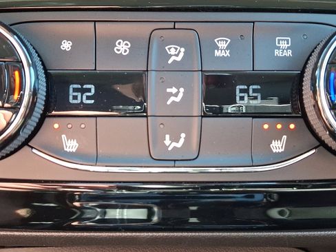 Used 2023 Buick Encore GX Select w/ Sport Touring Package FWD image 25