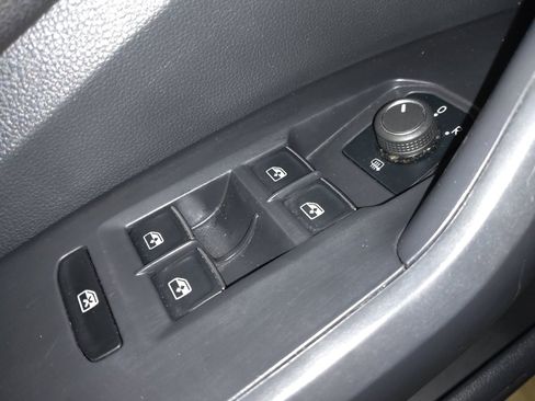 Used 2024 Volkswagen Jetta SE image 27