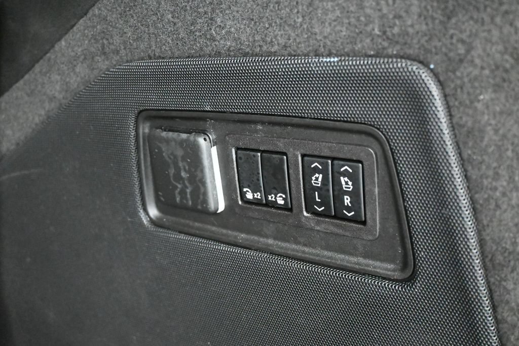 Used 2023 Cadillac Escalade Luxury RWD image 44