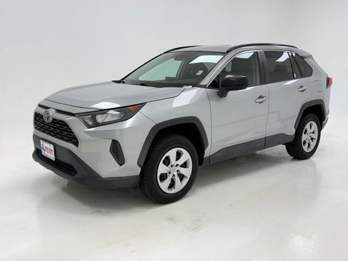 Used 2020 Toyota RAV4 LE FWD image 5