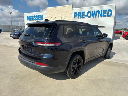 Used 2023 Jeep Grand Cherokee L Limited w/ Black Appearance Package AWD/4WD image 7