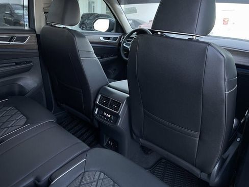 Used 2025 Volkswagen Atlas SEL Premium R-Line image 29