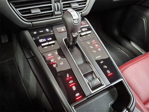 Used 2024 Porsche Macan S image 15