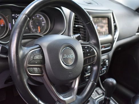 Used 2019 Jeep Cherokee Latitude Plus w/ Comfort/Convenience Group AWD/4WD image 10