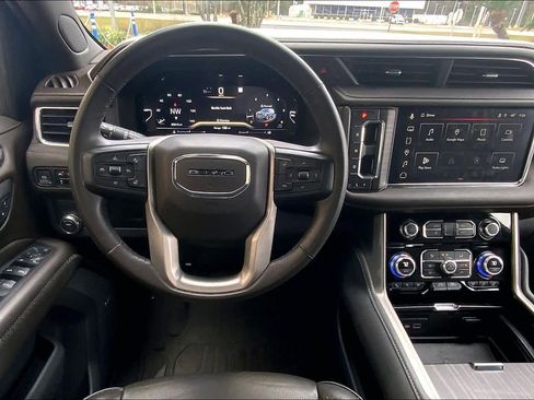 Used 2023 GMC Yukon XL Denali image 5