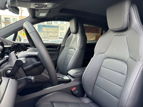 Certified 2026 Porsche Macan 4 Electric AWD/4WD image 5