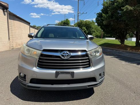 Used 2015 Toyota Highlander XLE AWD/4WD image 2