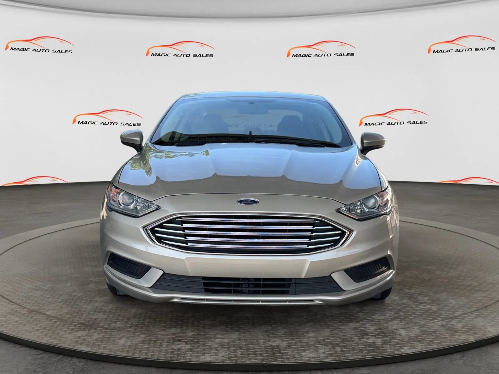 Used 2017 Ford Fusion SE w/ Fusion SE Technology Package FWD image 3