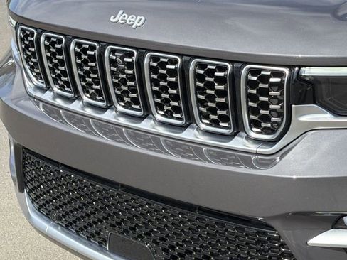 Used 2025 Jeep Grand Cherokee Summit AWD/4WD image 16